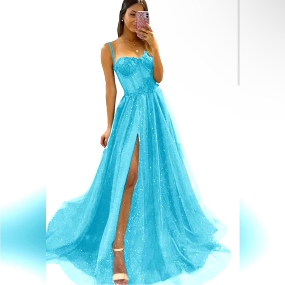 JOIN ME THURSDAYS FOR DRESS SHARE SHOW DATES & TIMES WILL BE POSTED - Picture 5 of 7